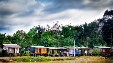 houses on the banks of the river atrato
