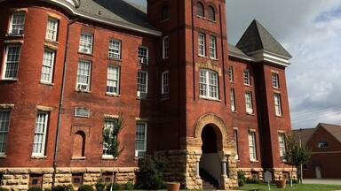 Jackson County Courthouse, Arkansas
#arkansas #courthouse #newport #architecture #streetview #oldbuilding