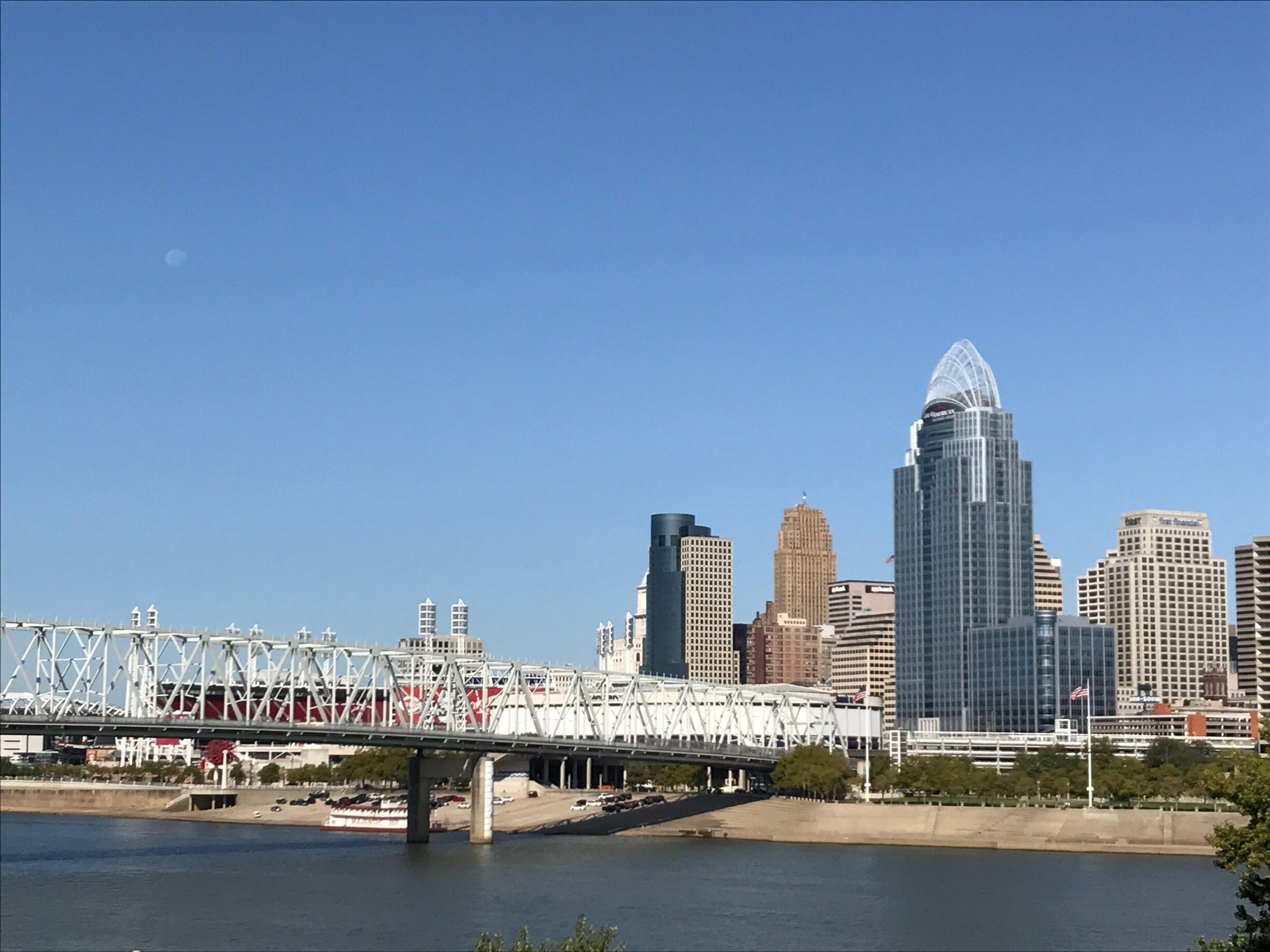 Great cityscape capture opportunities from the Purple People Bridge connecting Newport, KY with Cincinnati, OH