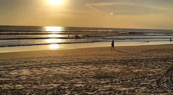 This sunset was taken just now at the beach fronting Bali Niksoma. #pinoyexpatinbali #thisishowweexplore #iamchristraveller