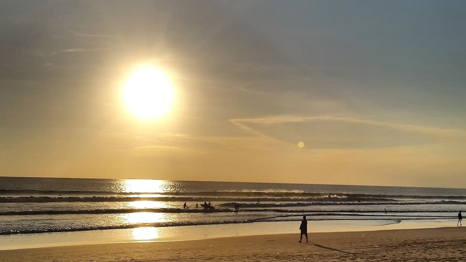 This sunset was taken just now at the beach fronting Bali Niksoma. #pinoyexpatinbali #thisishowweexplore #iamchristraveller