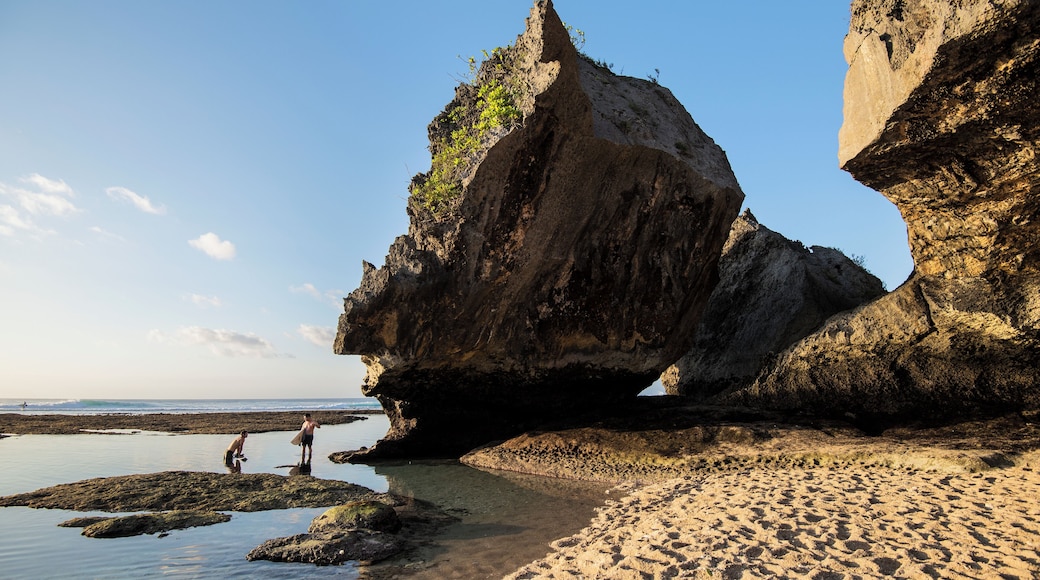 Low tide is the time to stroll this beach. Suluban surf beach - Uluwatu, Bali.
#GreatOutdoors