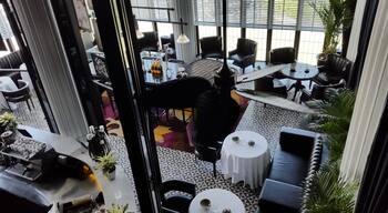 Was awed by this hotel's new offering, the plantation grill. Set up is like you are in a 1920's highend steakhouse. No shorts and flipflops allowed.