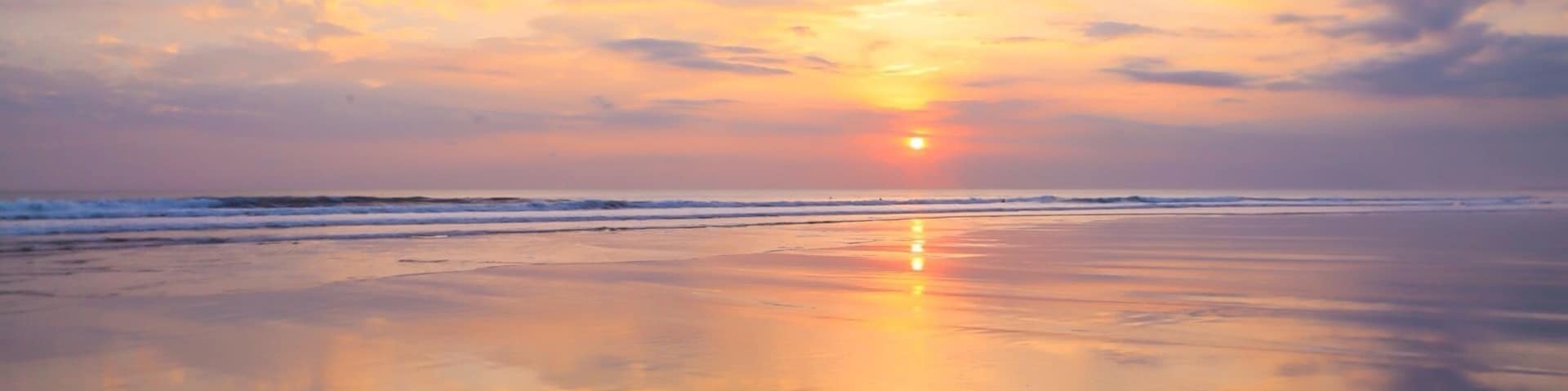 Watching the sun go down on another day in Bali #goldenhour #waterlust #sunset #legian #bali