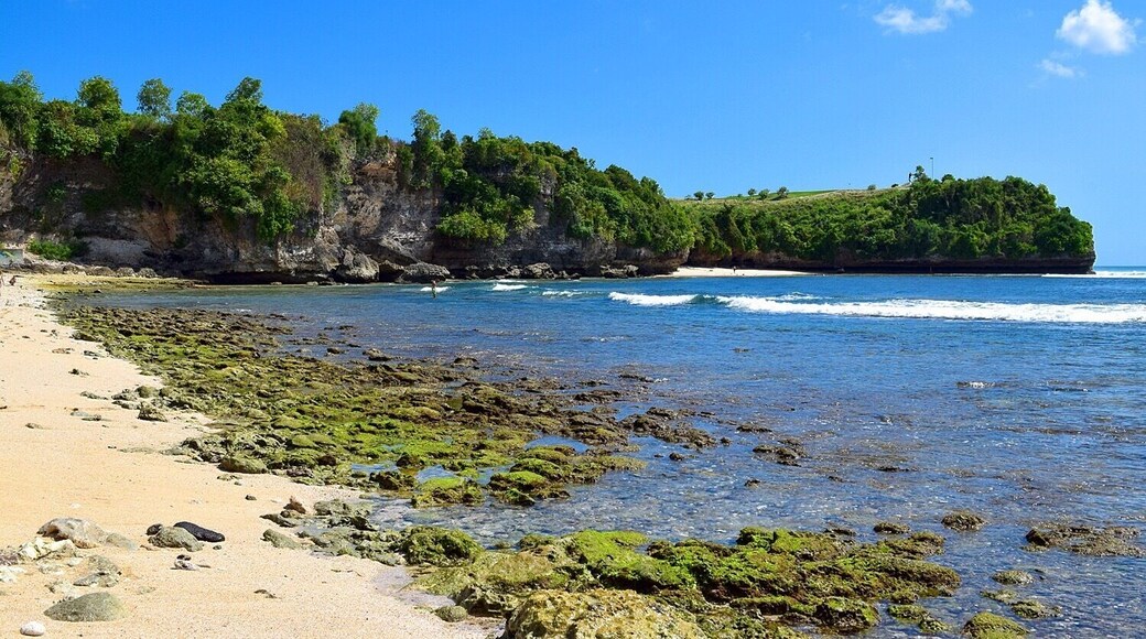 This is Balangan Beach, one of the most beautiful beaches in Bali, also known for being a great surf point.
#bali #indonesia #blue