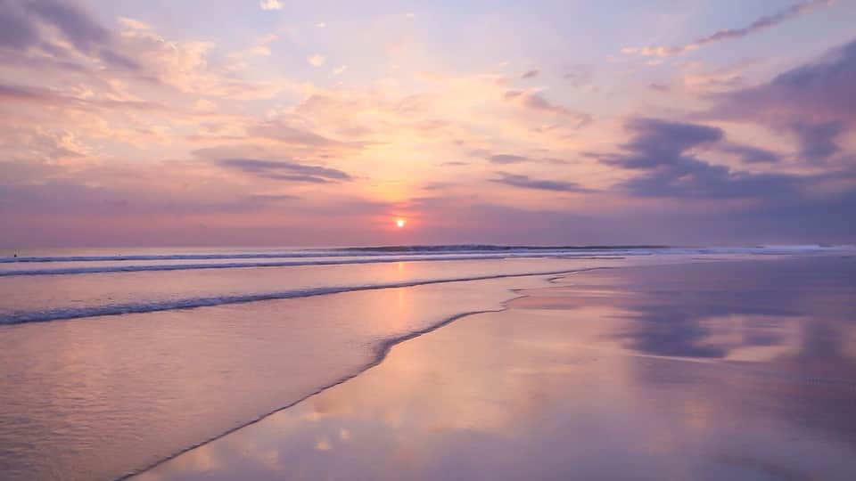 The sunsets in Legian are amazing every night! Head down to the beach and go find Bayu's Bar to have a Bintang as the sun sets on another day #goldenhour #waterlust #legian #bali #sunset