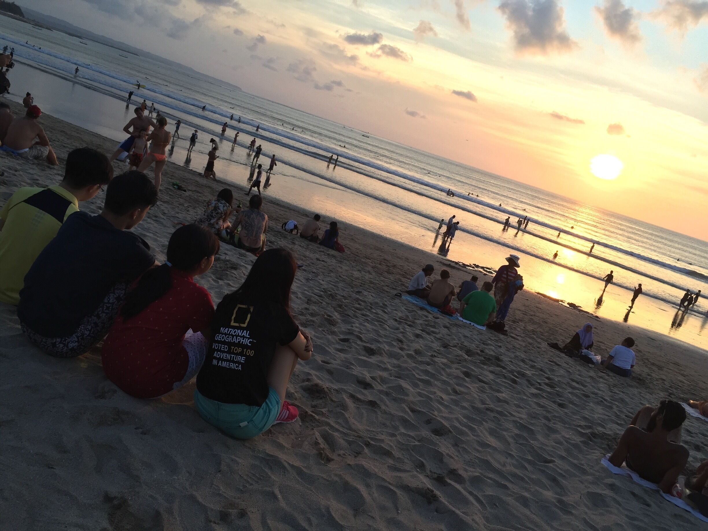 One of the best sunsets in the world can be had in many beaches in Bali. Do make sure you make a date with the sun when it's setting! This one was with my nieces and nephews from Singapore! Great memories!

#goldenhour #sunset