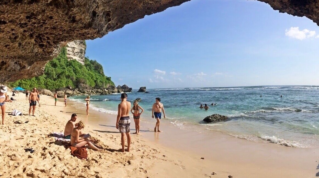 #BeachTips prepare to walk down 1000 steps of stairs and get wet to reach this paradise. The beach can be found upon walking through some caves. When the tide is high, make sure to be ready with your swimsuit and waterproof bag! #LifeatExpedia