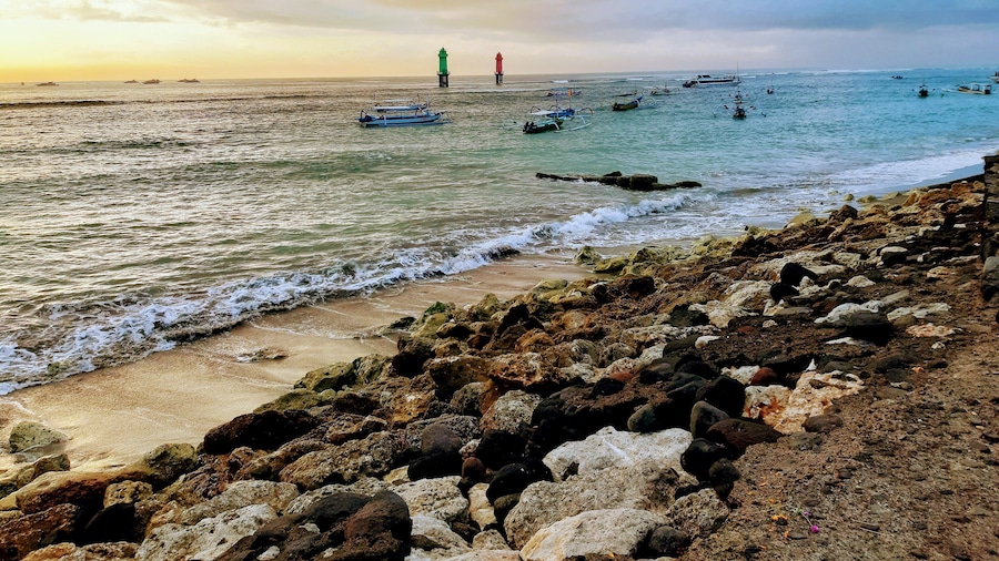 The 2 Skies...
Ultimate view at Nusa Dua Beach where difference between the afternoon and evening is purely visible
#LifeAtExpedia
July'19IndonesiaVacation