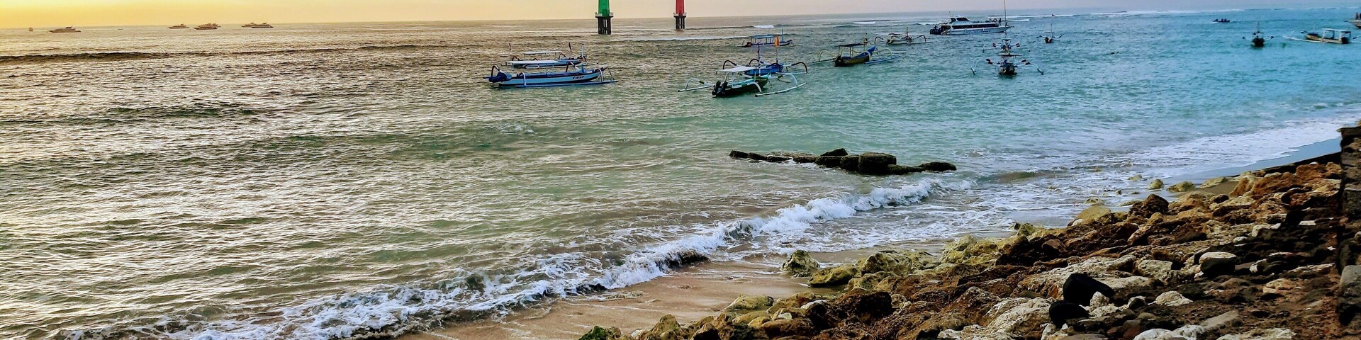 The 2 Skies...
Ultimate view at Nusa Dua Beach where difference between the afternoon and evening is purely visible
#LifeAtExpedia
July'19IndonesiaVacation