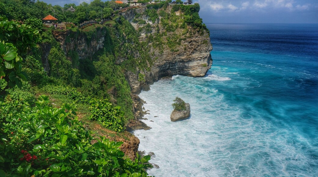Uluwatu Temple perched high on the cliffs above the ocean. Such a gorgeous place!