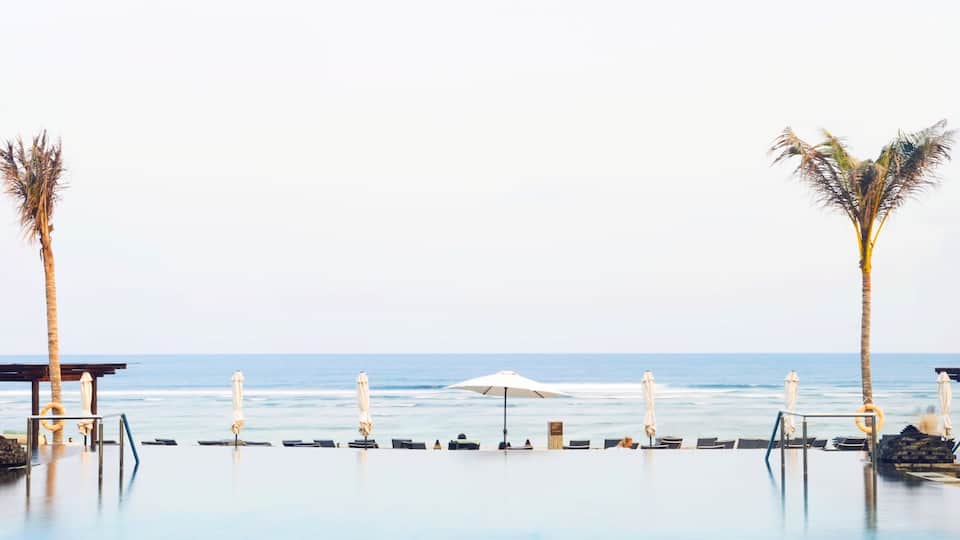 Here's a hot tip for Aussies, check out Luxury Escapes Friday week for their new Ritz Carlton deal. This property is insanely gorgeous and well worth a look. :)