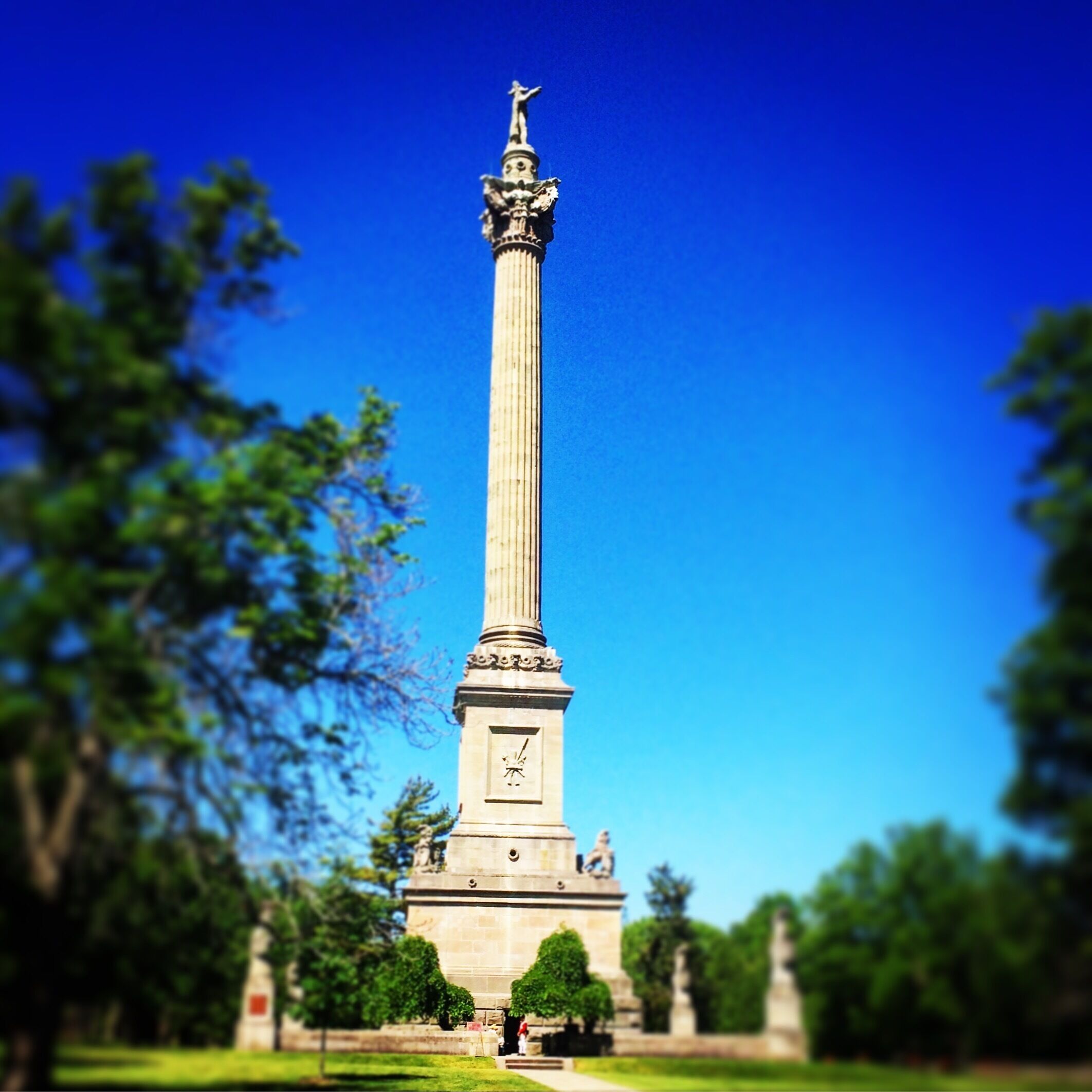 The General on guard in the bright #blue sky... standing in a heroic pose, one arm holding a baton and the other resting on the hilt of his sword.. #niagara