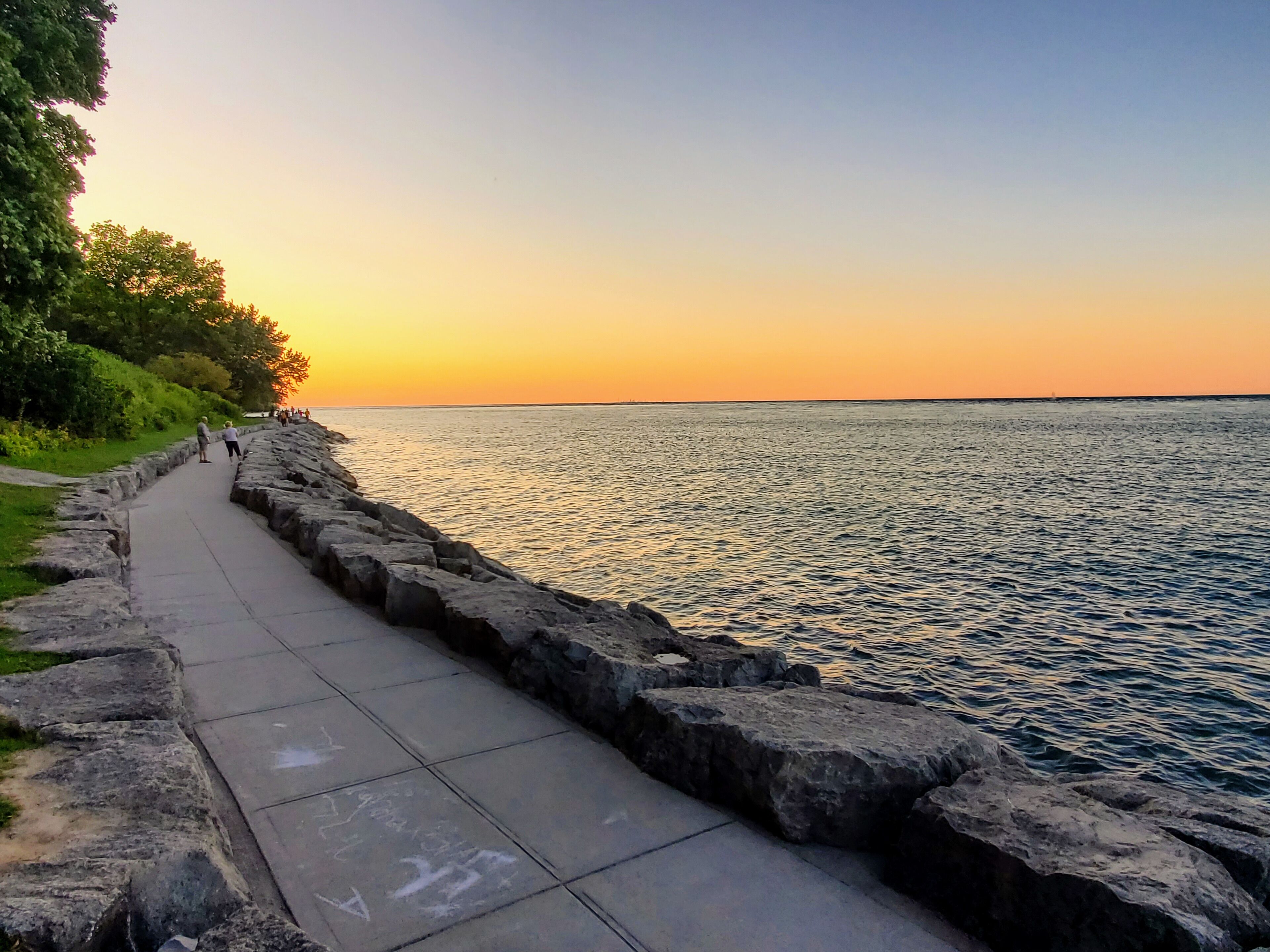 Nice little park 
Can see toronto and fort Niagara in the distance.
