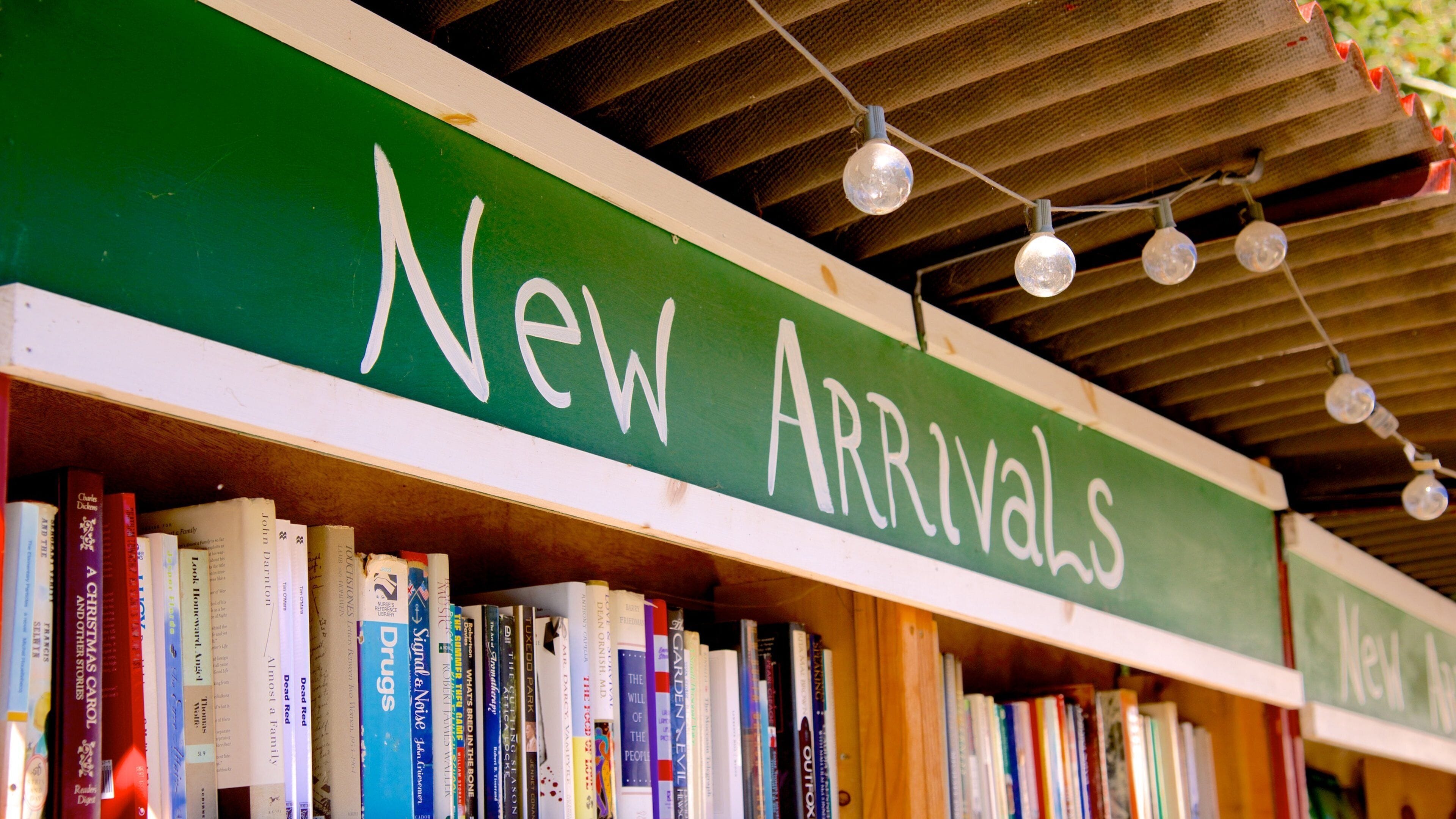 Niantic showing signage