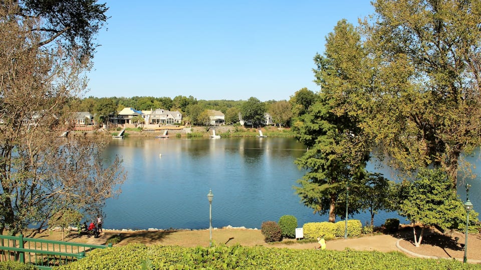 A lake surrounded by trees and houses.