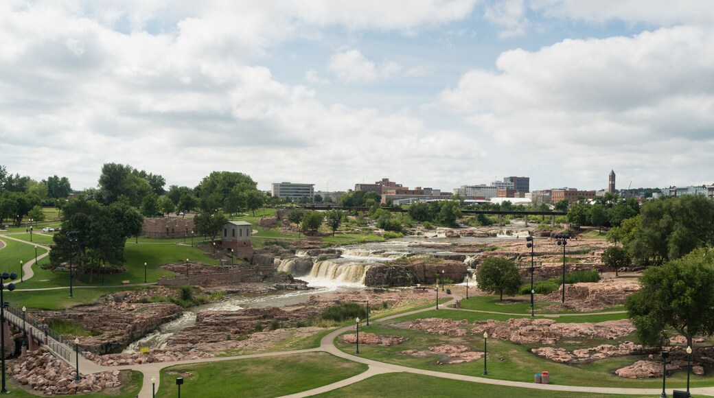 Water Flows Sioux Falls City Center Skyline South Dakota