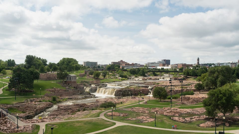 Water Flows Sioux Falls City Center Skyline South Dakota