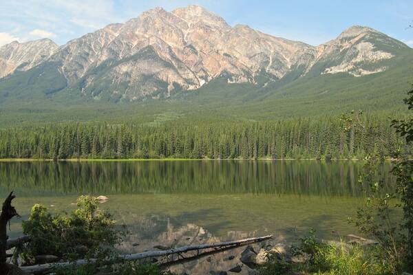 Quiet lake scene at Pyramid Lake