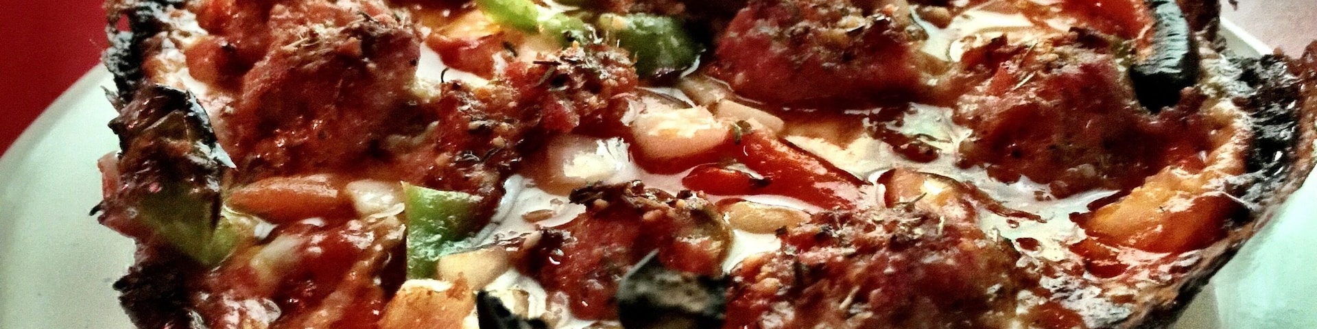 Delicious deep dish pizza, they have a $5 lunch special for a personal pan deep dish pizza, a total steal! Love the local dive bar atmosphere.