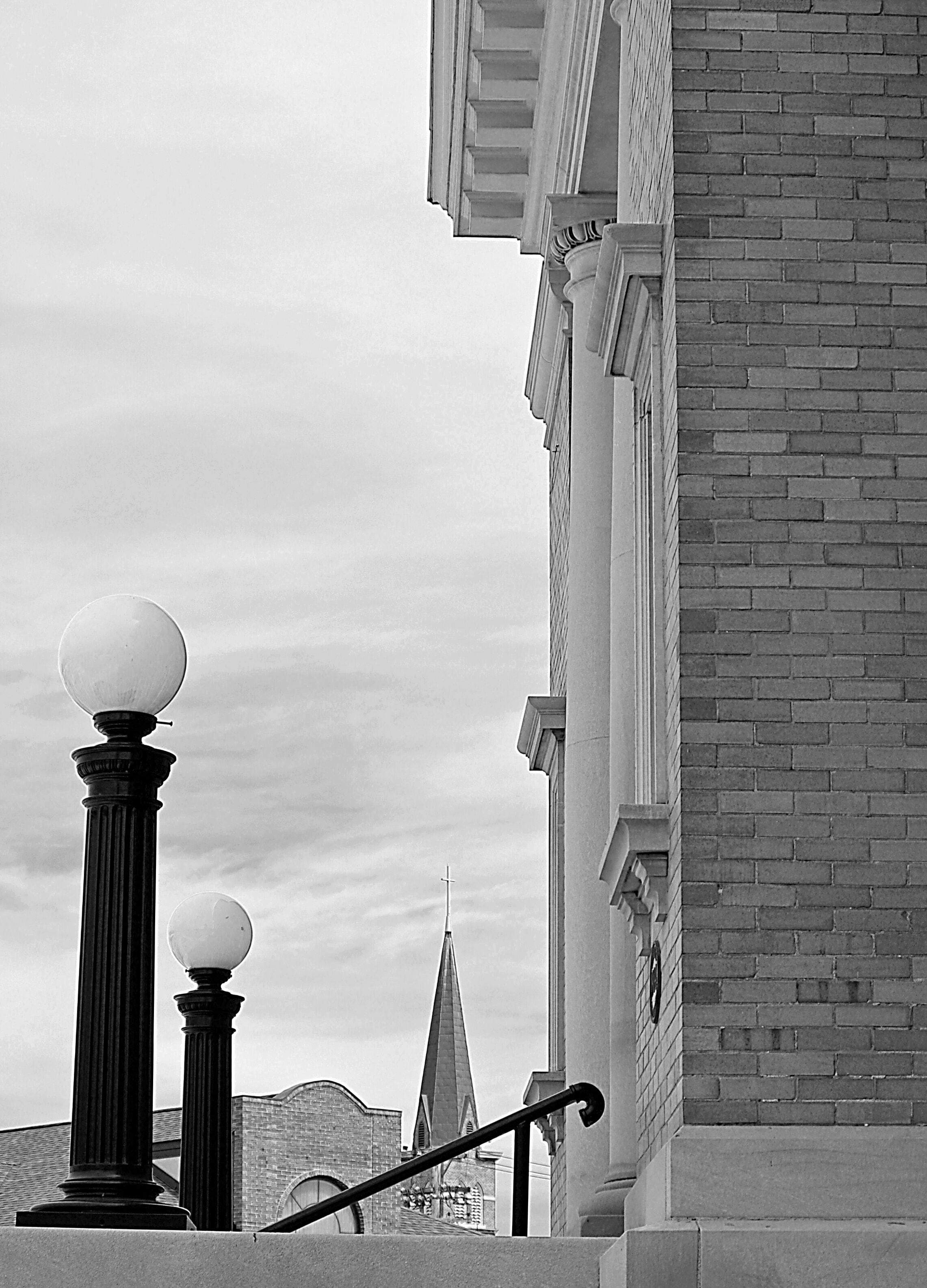 Currently repurposed as an art center.

Originally built in 1904 as a Carnegie library, one of 1681 such libraries built around the United States. Financed by Andrew Carnegie, the industrialist and philanthropist.