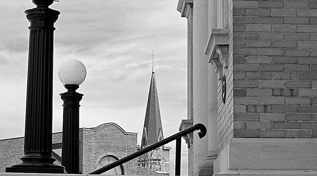 Currently repurposed as an art center.
Originally built in 1904 as a Carnegie library, one of 1681 such libraries built around the United States. Financed by Andrew Carnegie, the industrialist and philanthropist.