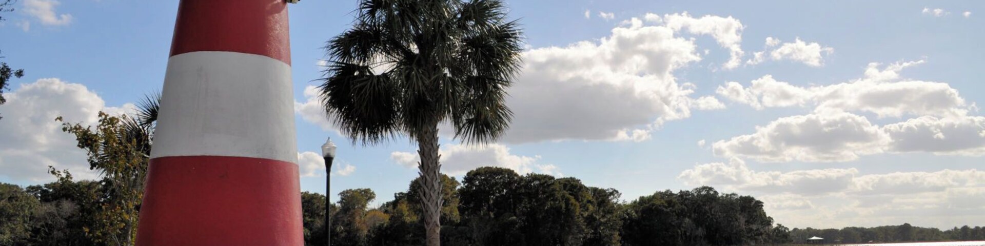 Mt. Dora, Florida is a quaint town with lots of dining and shopping. And, it also has a lighthouse! We explored by bike and had a blast! #StunningStructures