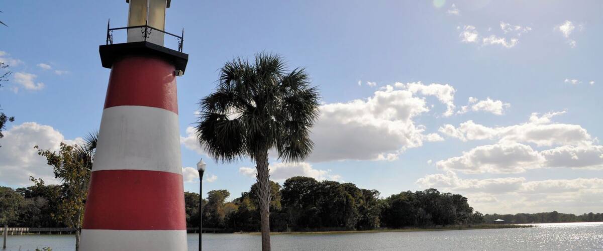 Mt. Dora, Florida is a quaint town with lots of dining and shopping. And, it also has a lighthouse! We explored by bike and had a blast! #StunningStructures
