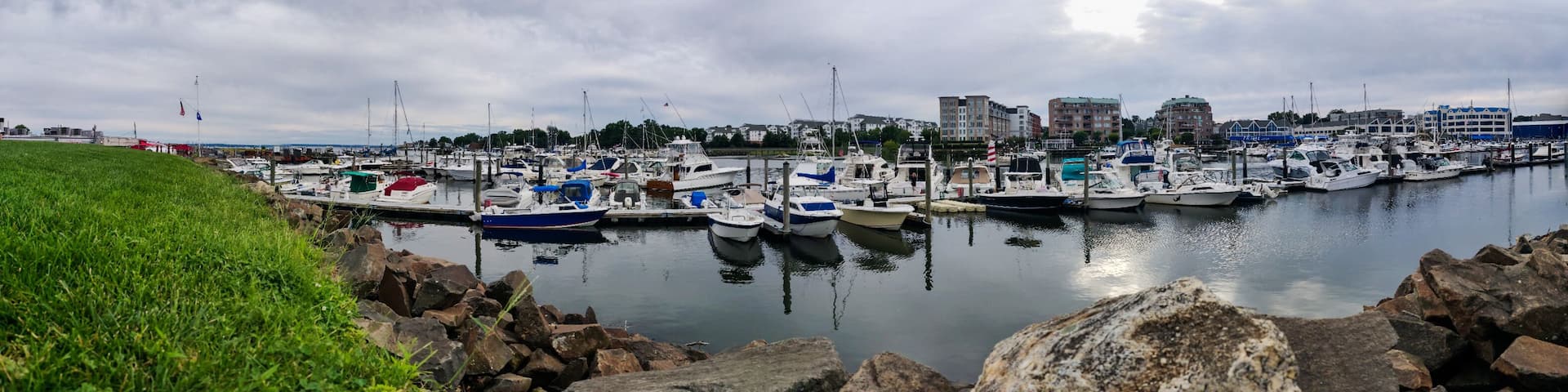 Rocky pier on a cloudy day - Panorama view of Harbor View, Stamford City, Connecticut
