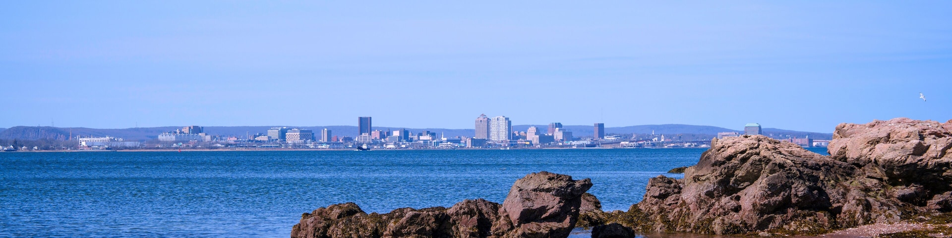 New Haven Harbor Seascape – Tranquil Distant Cityscape of New England from Lighthouse Point Park on Long Island Sound, Connecticut, USA