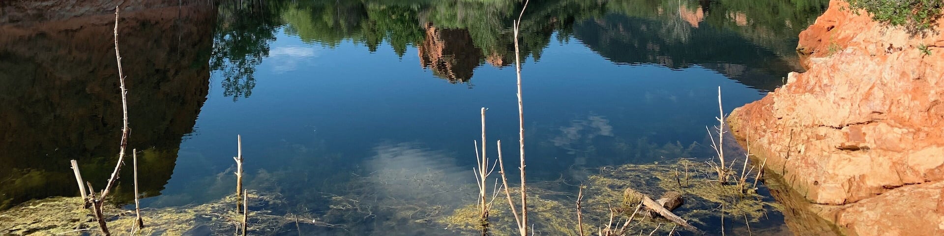 I cannot get enough of these beautiful red rocks. There are many different rock formations in this area.#trovember #outdoors #coloradosprings #colorado #redrocks #reflections