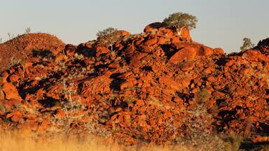 The #golden colours of the Australian desert at sunset
