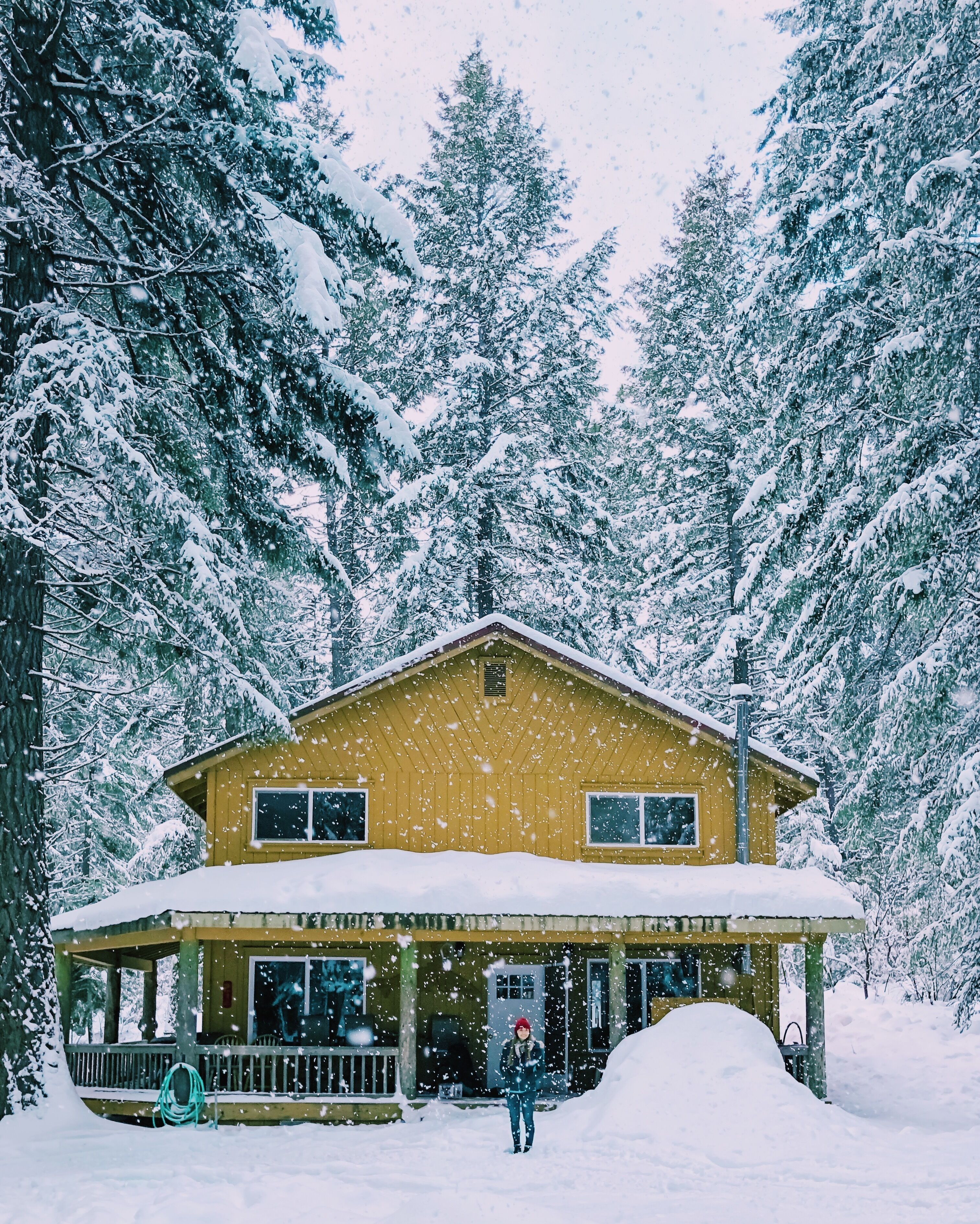 Perfect winter cabin getaway at Cle Elum. There are usually many cabins for rent all year round. It's a beautiful area with a gorgeous frozen lake in the winter and crystal-clear-blue lake in the summer. If you've never been to this part of Washington, you should definitely check it out. 