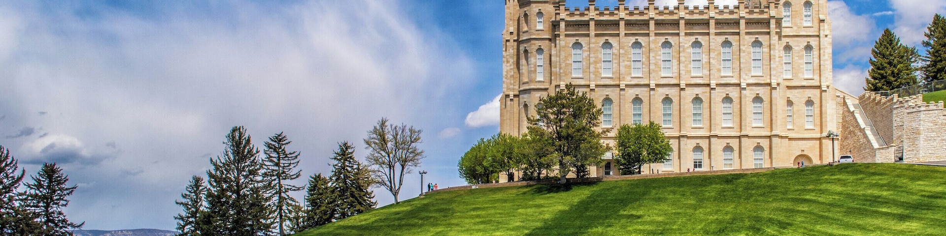 The beautiful Manti Temple in Utah is the fifth constructed temple of The Church of Jesus Christ of Latter Day Saints. It was completed in 1888, and it can be seen from miles away. It's absolutely stunning and I was hoping to go inside, however only members of the Mormon church in good standing are allowed to enter the temple. #utah #manti #temple #architecture