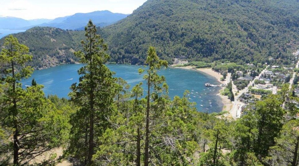 Ca'n Verí quarter in old Palma de Mallorca has narrow alleys, beautiful buildings and street art.
Usually map pin is in the right palce, but now have to confess that I was lost and enjoyed it.