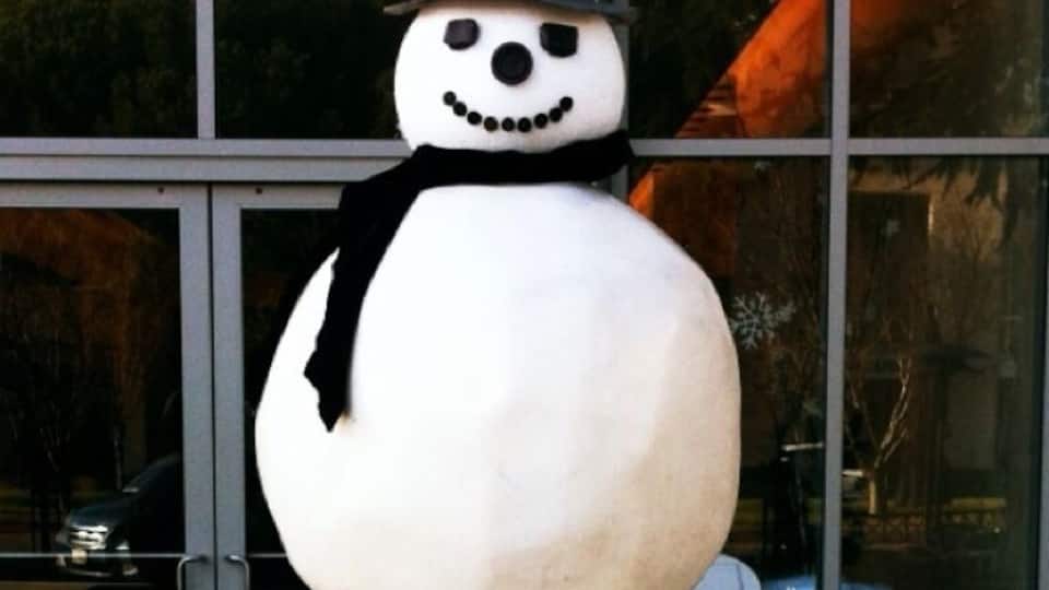 "Back of a Snowman", by Gary Hume, modified by the public for the Holidays.