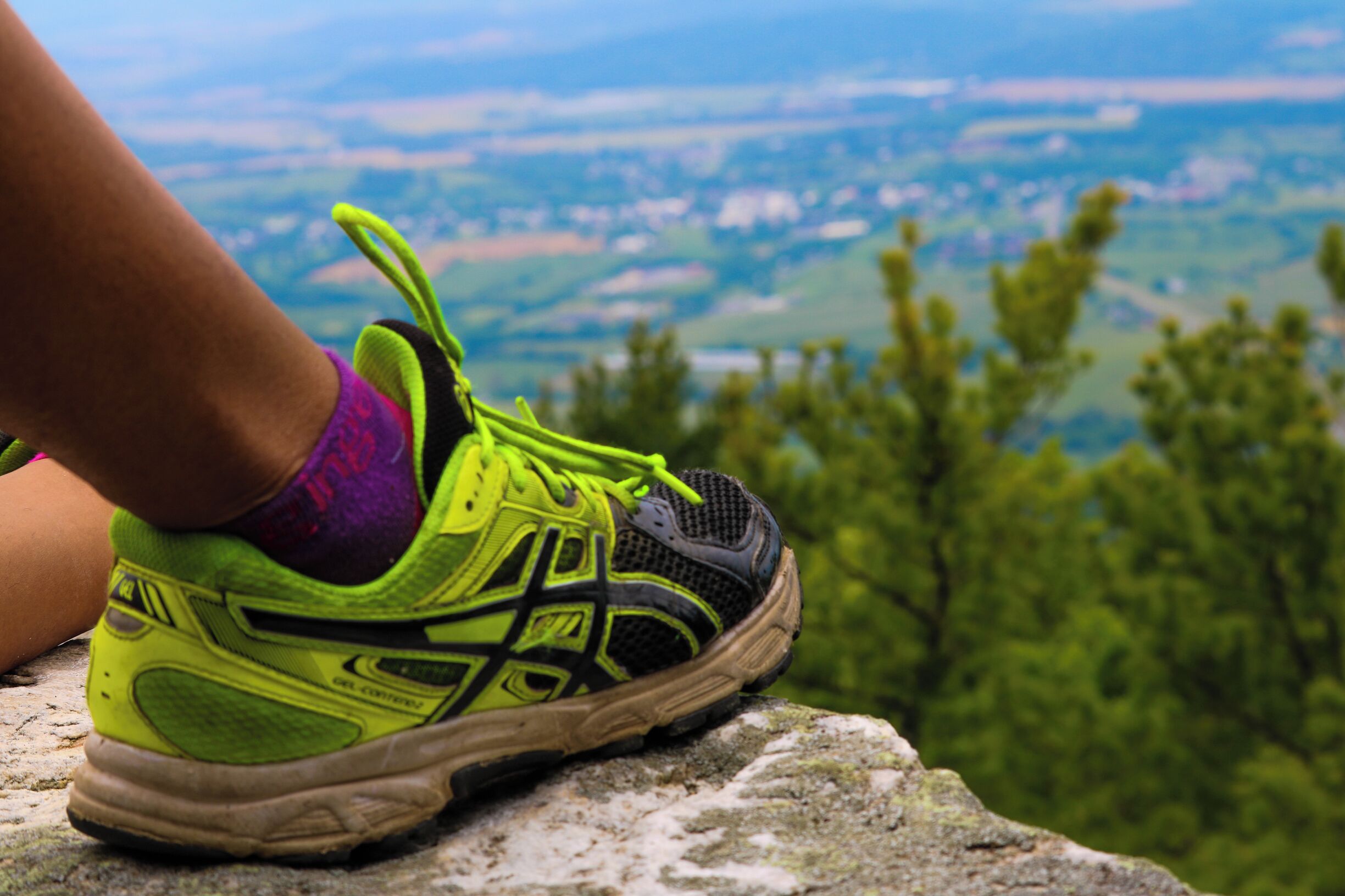 The grit of heart and dirt on shoes is worth this overlook point. Such was the hiking experience at Brown's Hollow Trail in New Market, Virginia. It is a 11.7 mile loop which takes through 3 zones. The first one is a climb through the gorge on Browns run where one would come across several small waterfalls. The next is Emerald pool which is also  a part of Bird Knob trail. Towards the culmination of this trail is this breathtaking vistas. There are small campsites on the way but the one near Emerald pond is a bigger area and is safe for laying tents. Overall, it is worth exploring this path if one is around Shenandoah National Park.
#TakeaHike #Virginia #hike #Asics #nature 