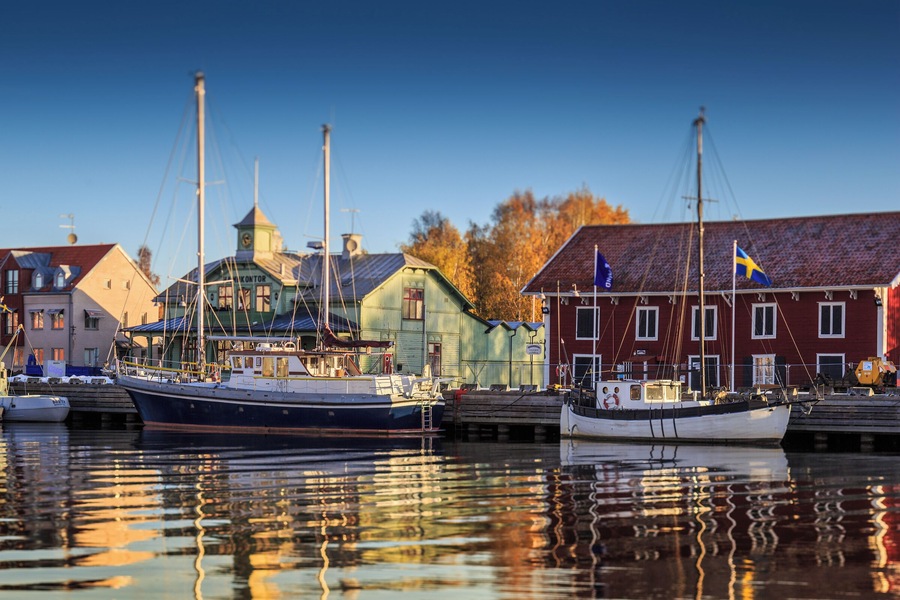 500px Photo ID: 49541666 - The harbour of Nyköping an early winter morning just after sunrise