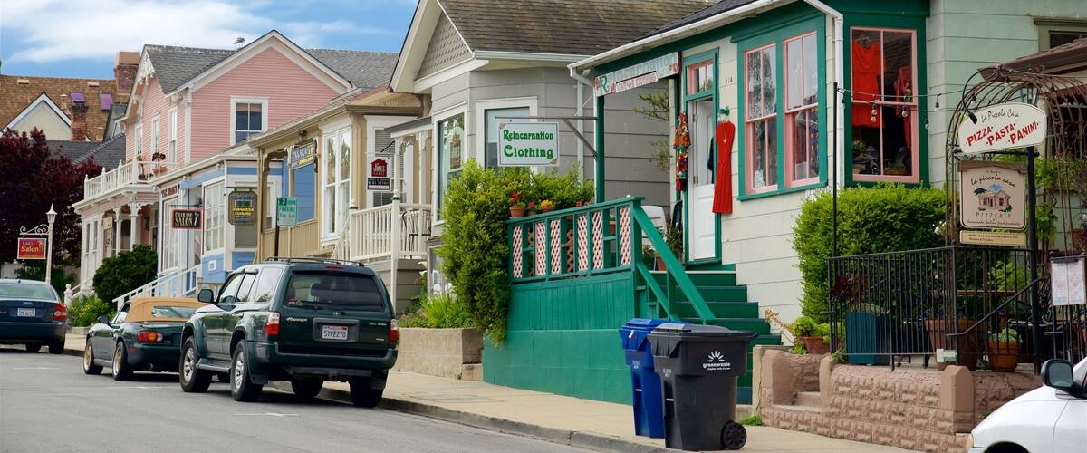 Pacific Grove mettant en vedette shopping