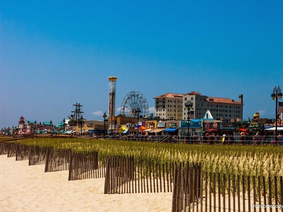 Look at this. A very nice clean beach.