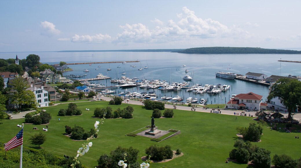 ํด๋ฆฌ์จ๋น