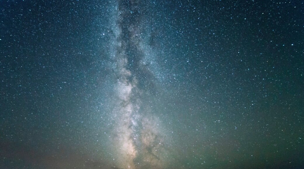 Miles away from any building, just the highway and the stars.
#BvSAstro