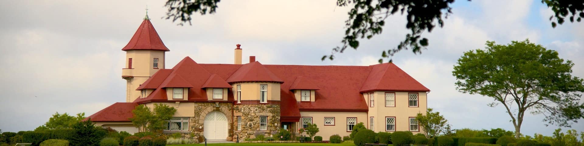 Brewster featuring a house