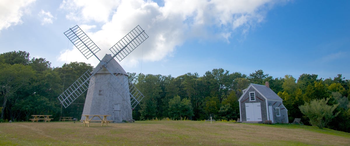 Brewster bevat een windmolen en een huis