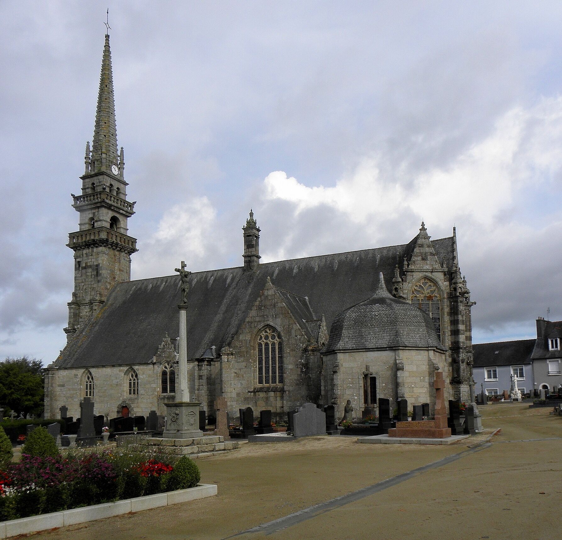Église Saint-Gouesnou, commune de Gouesnou (29). Vue méridionale.