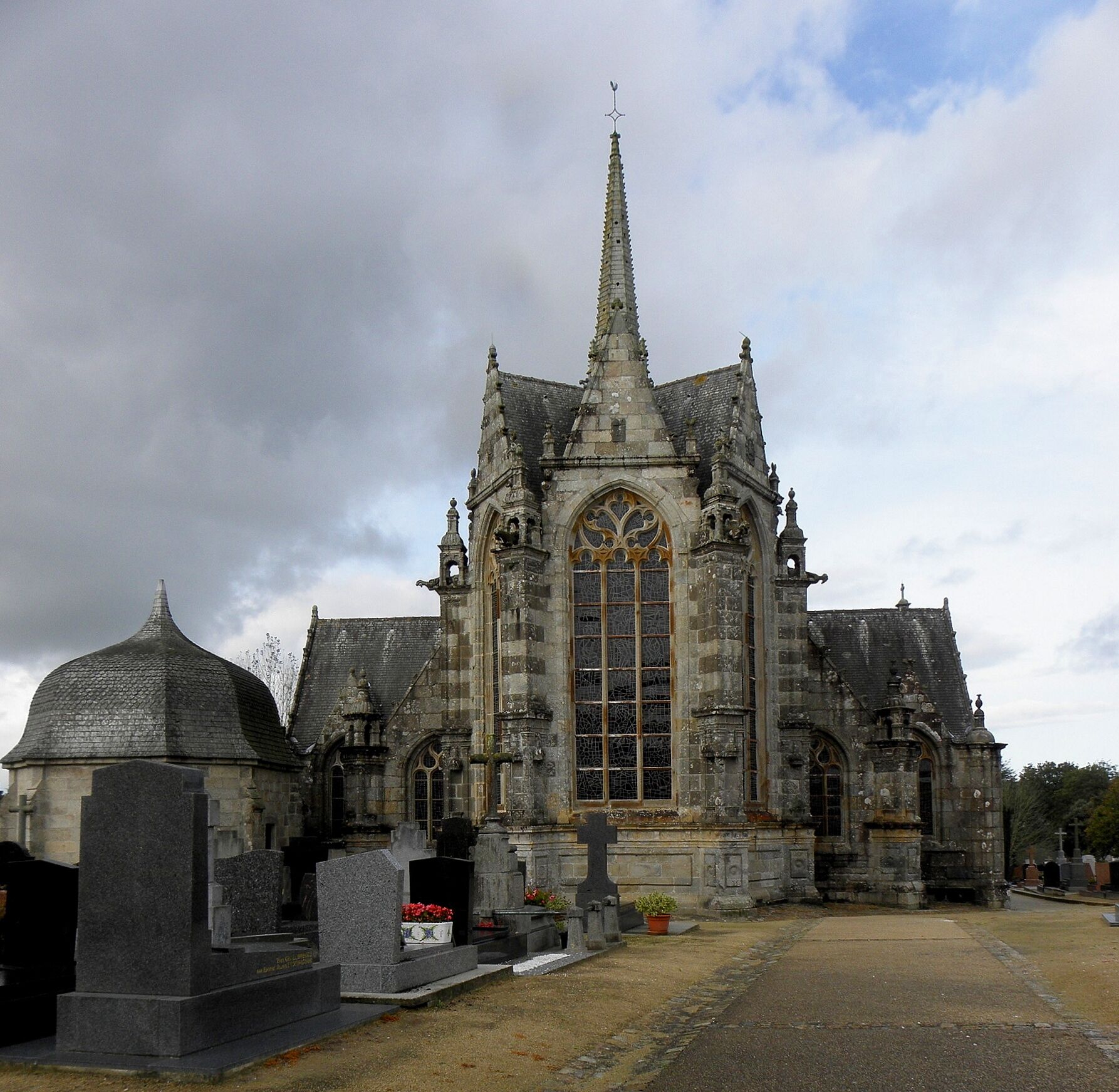 Église Saint-Gouesnou, commune de Gouesnou (29). Chevet.