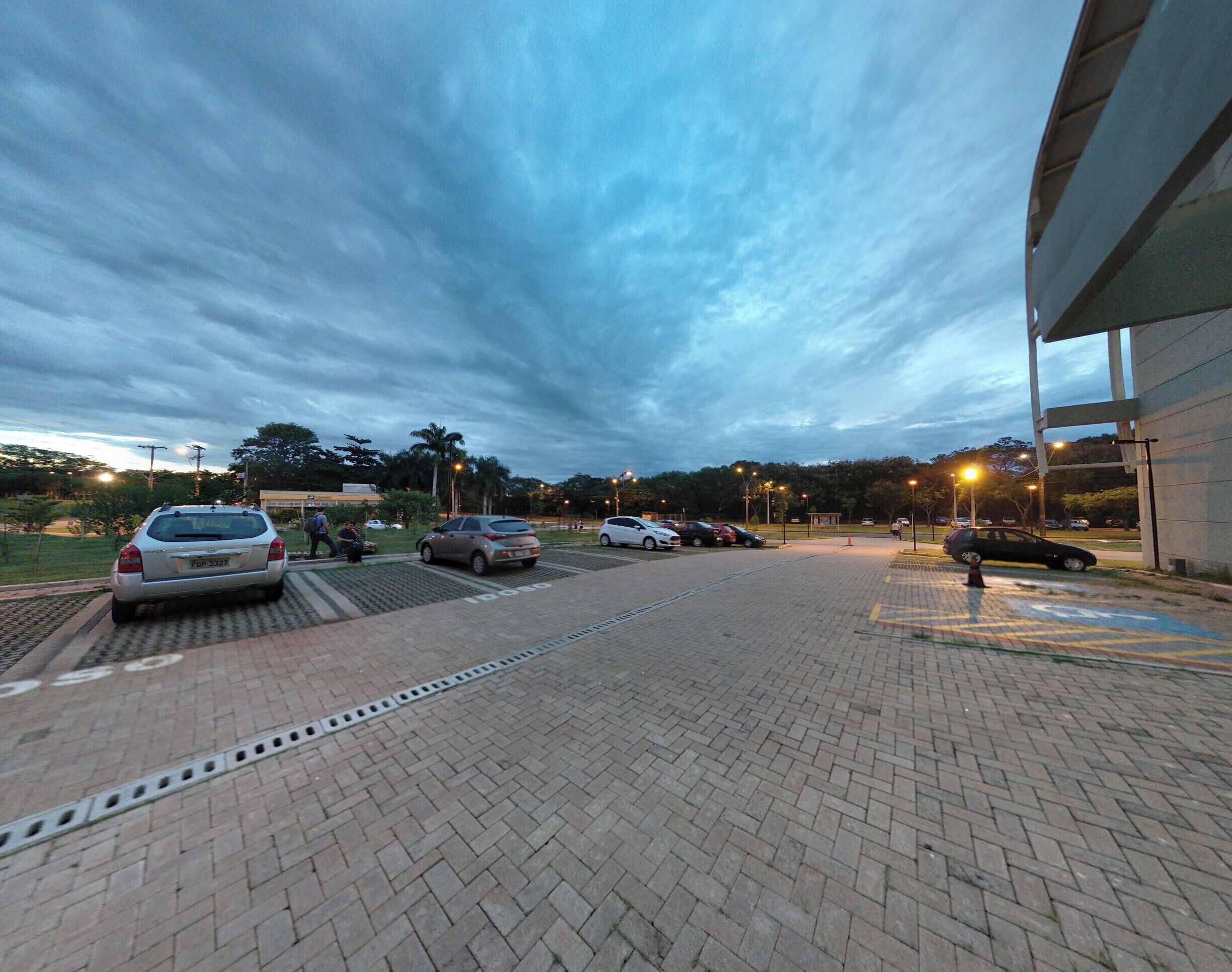 The best photos of Golden Hour you can get from the bath window in 3rd floor. 