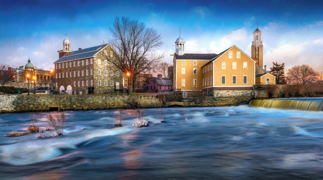 The sun just crested over the horizon when I took this photo of the Slater Mill Historic Site in Pawtucket, Rhode Island.
This historic mill is said to be the birthplace of the American Industrial Revolution. It was modeled after cotton spinning mills first established in England.
Although it was a bitter 22°F outside, a scene like this does make me forget the cold for a few minutes.
#BVSBlue
#MyBackyard.