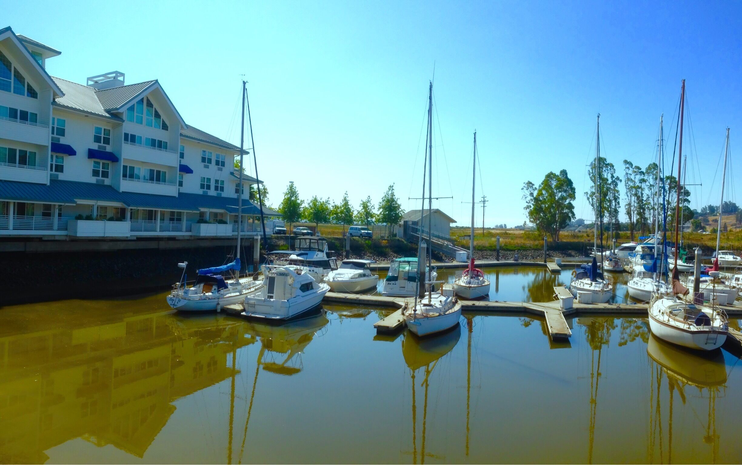 The hotel we stayed at on our way home before stopping in San Francisco. 