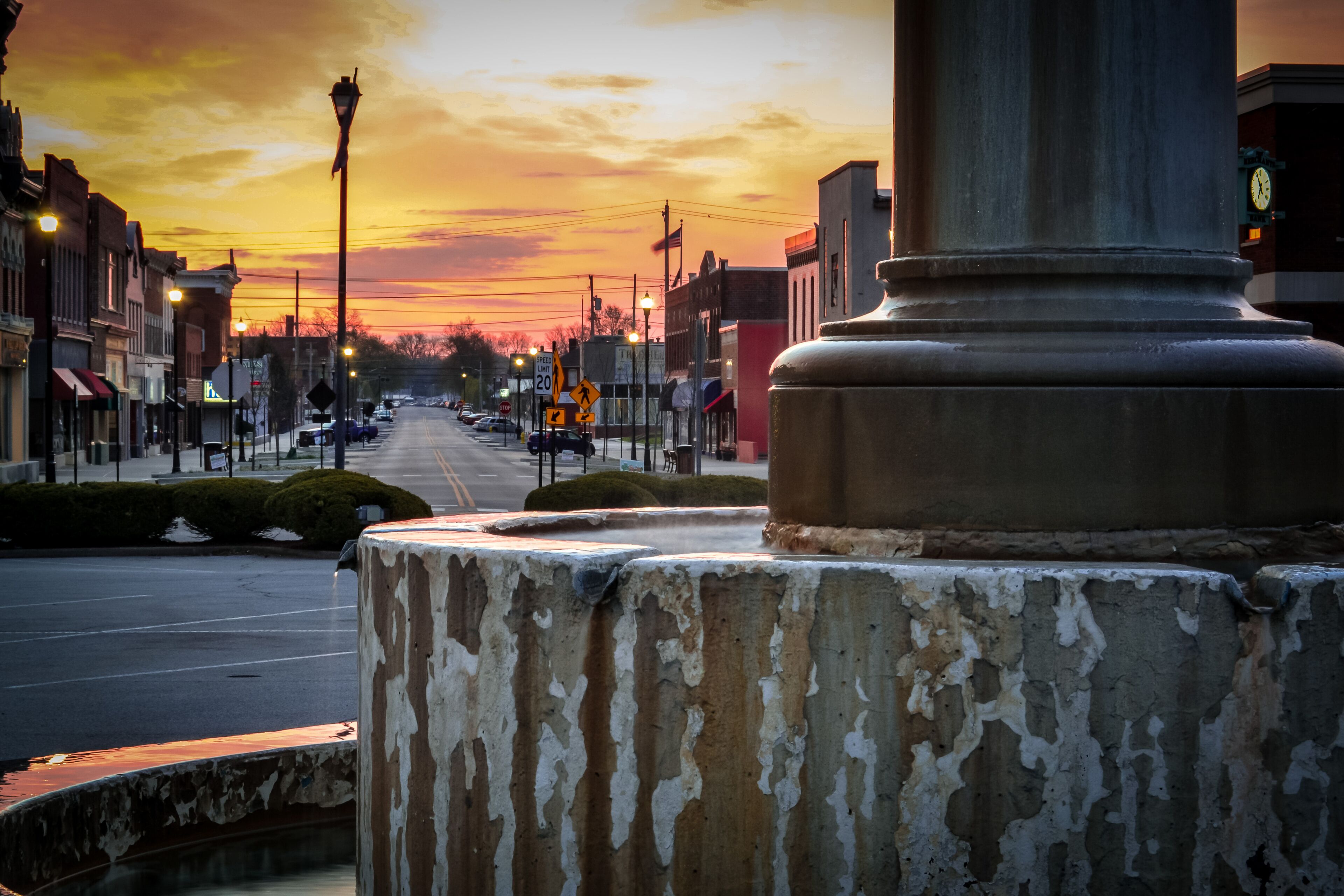 Closeup shot of the Indiana water fountain at sunset in the Downtown Shelbyville, USA